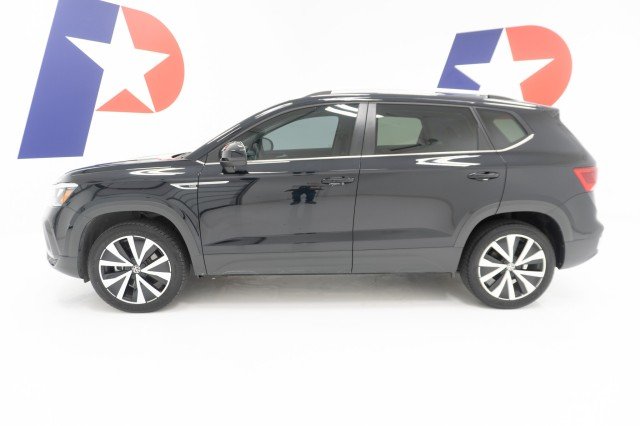 Used 2024 BLACK Volkswagen SE image 12