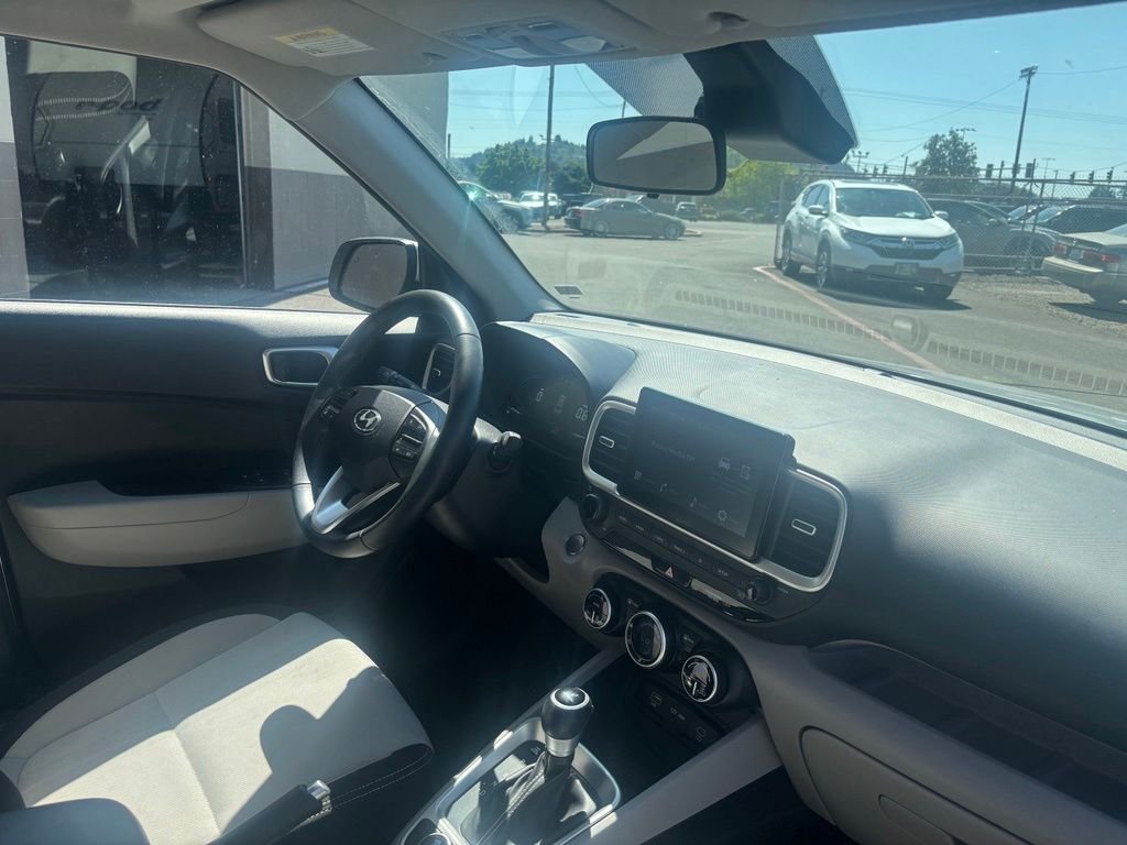 Used 2025 Shimmering Silver Hyundai SEL image 15