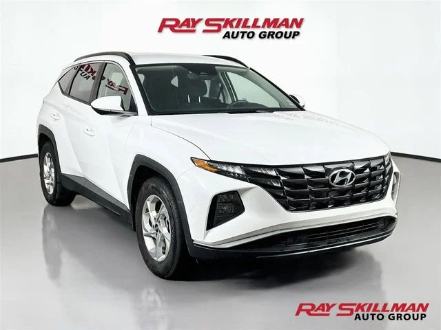 Used 2024 White Hyundai SEL image 1
