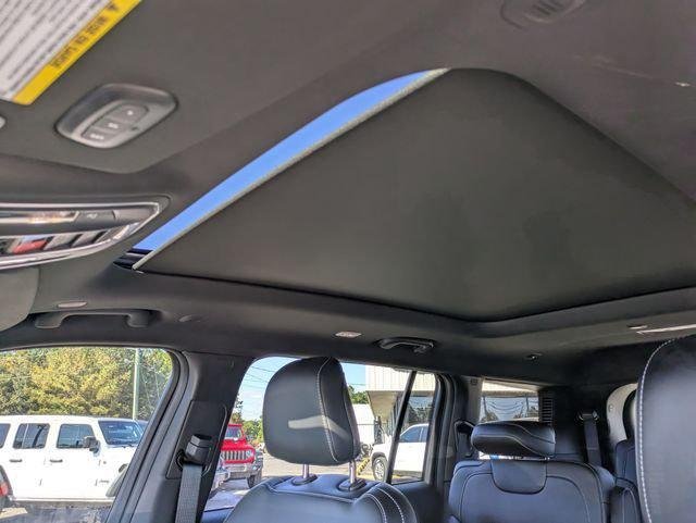New 2025 Velvet Red Pearl-Coat Exterior Paint Jeep Limited image 19