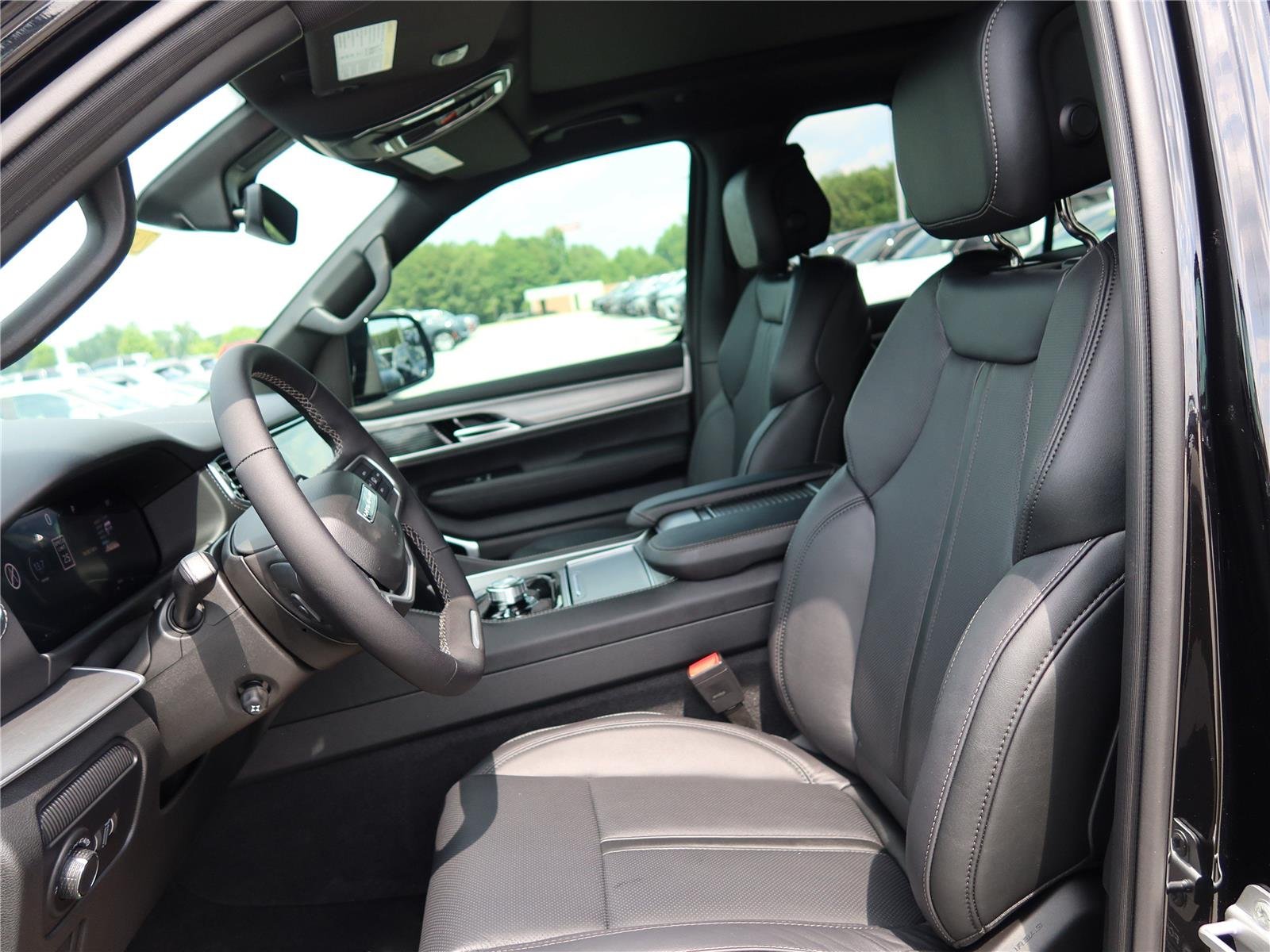 New 2026 High Gloss Black Exterior Paint Jeep Limited Reserve image 13