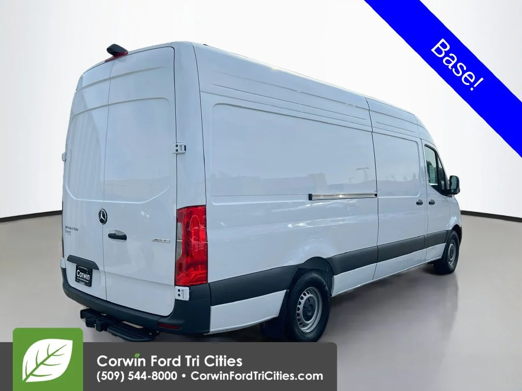 Used 2025 Arctic White Mercedes-Benz Cargo 170 WB image 13