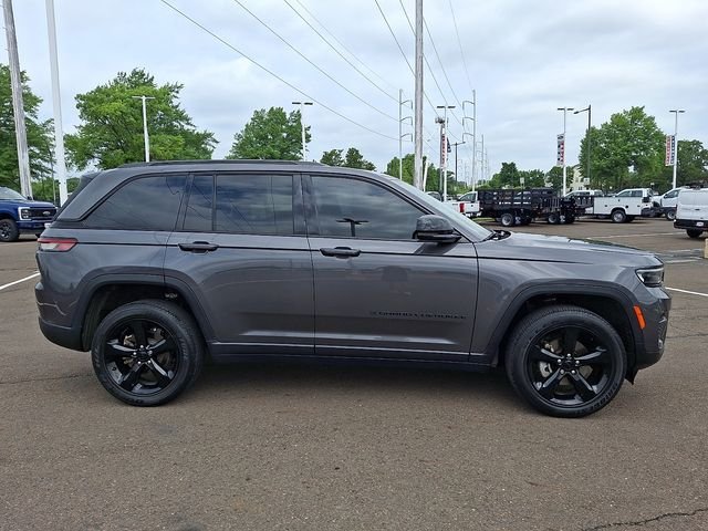 Used 2023 Gray Jeep Altitude X image 7