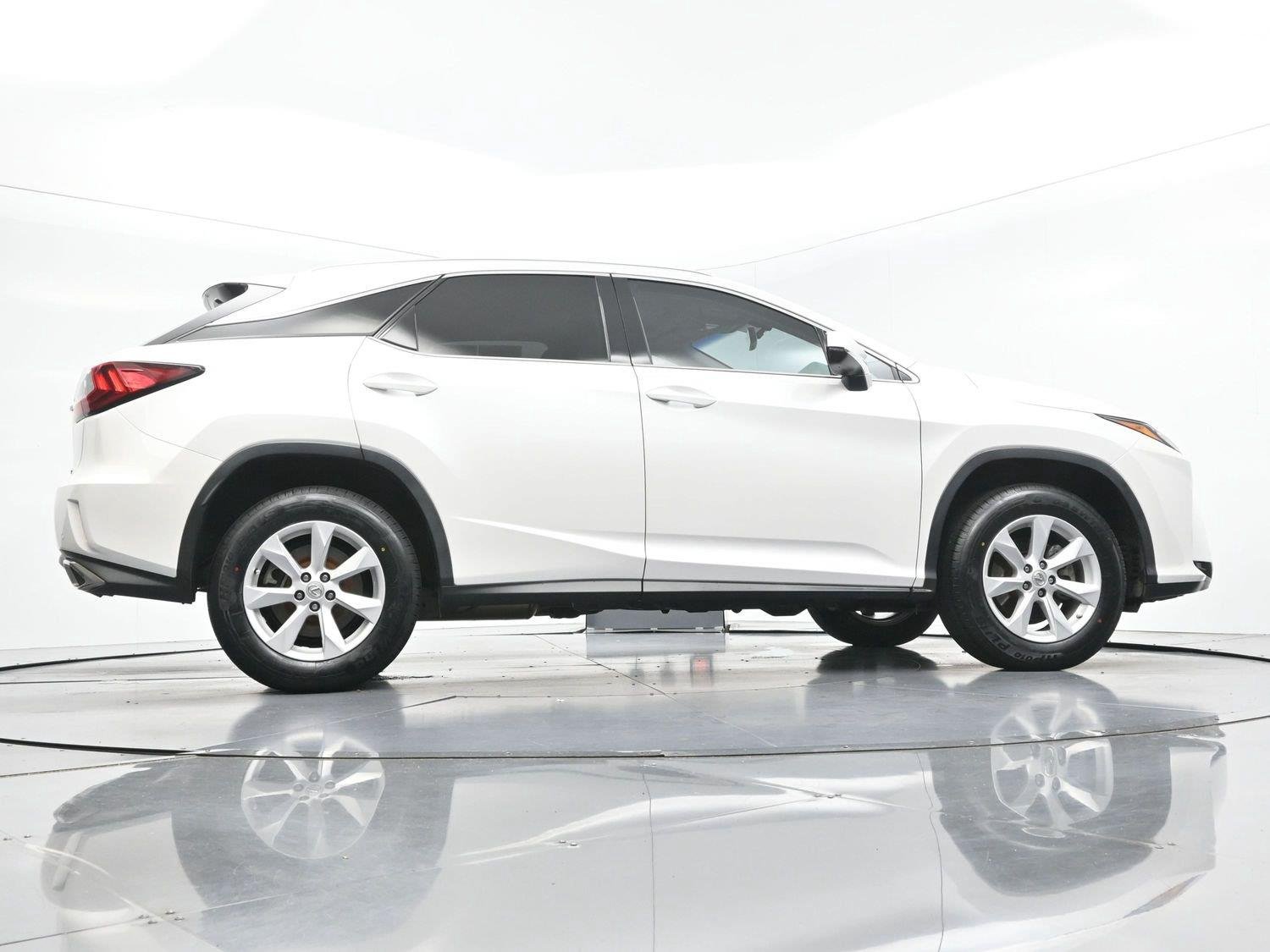 Used 2016 Eminent White Pearl Lexus FWD 4dr image 56