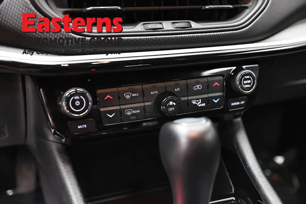 Used 2025 Silver Jeep Trailhawk image 20