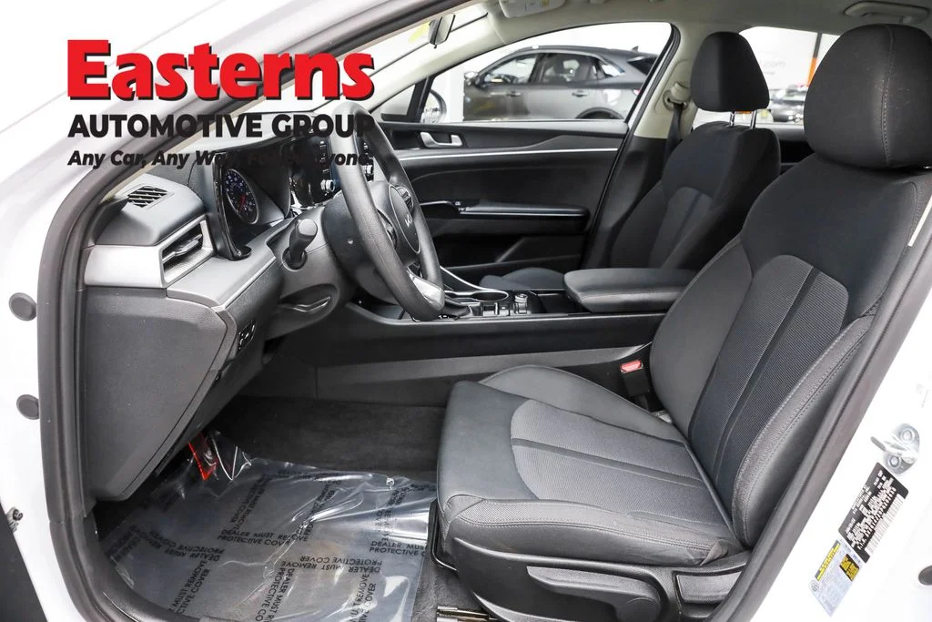 Used 2023 White Kia LXS image 14