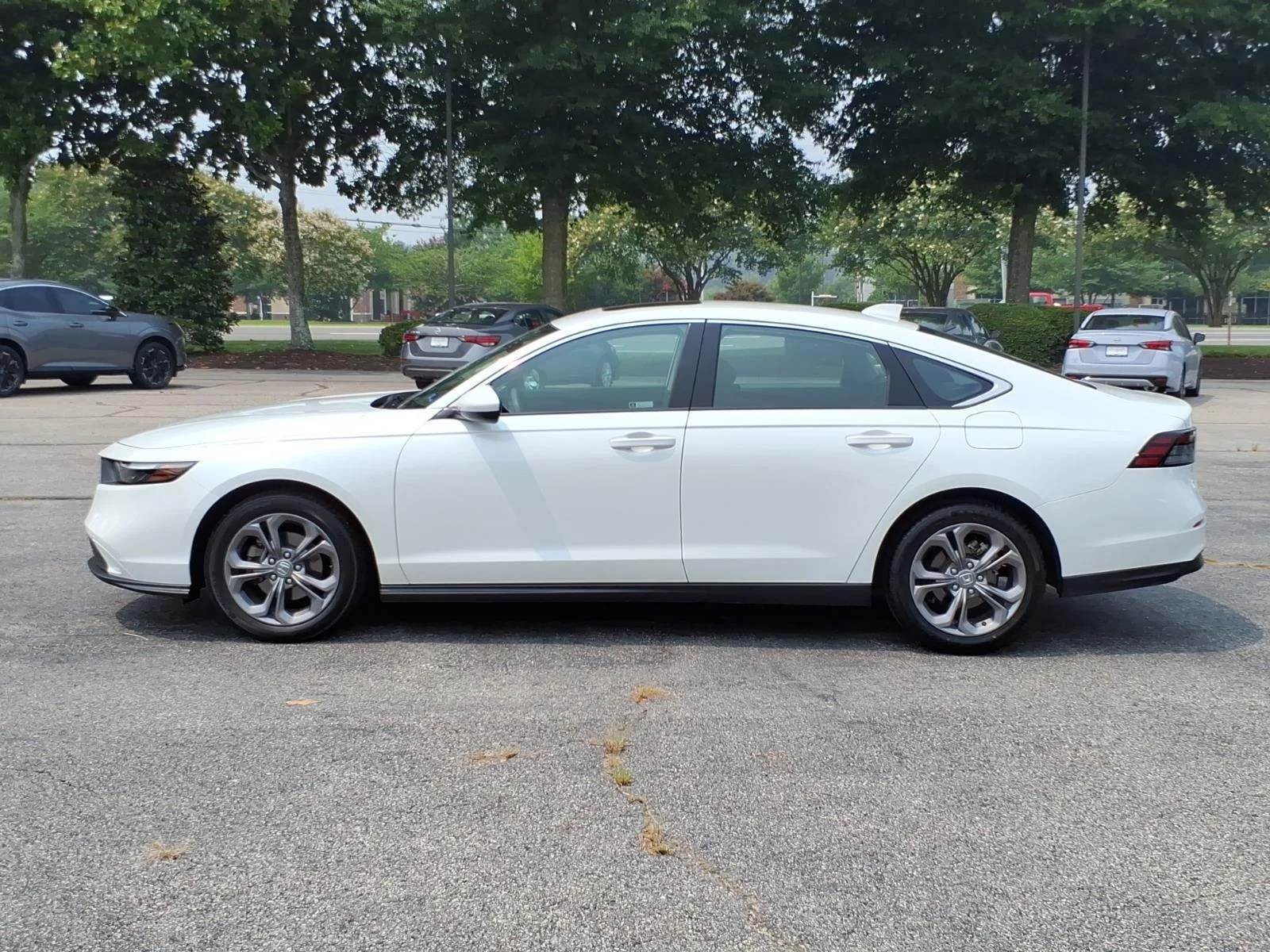 Used 2024 WHITE Honda EX image 3