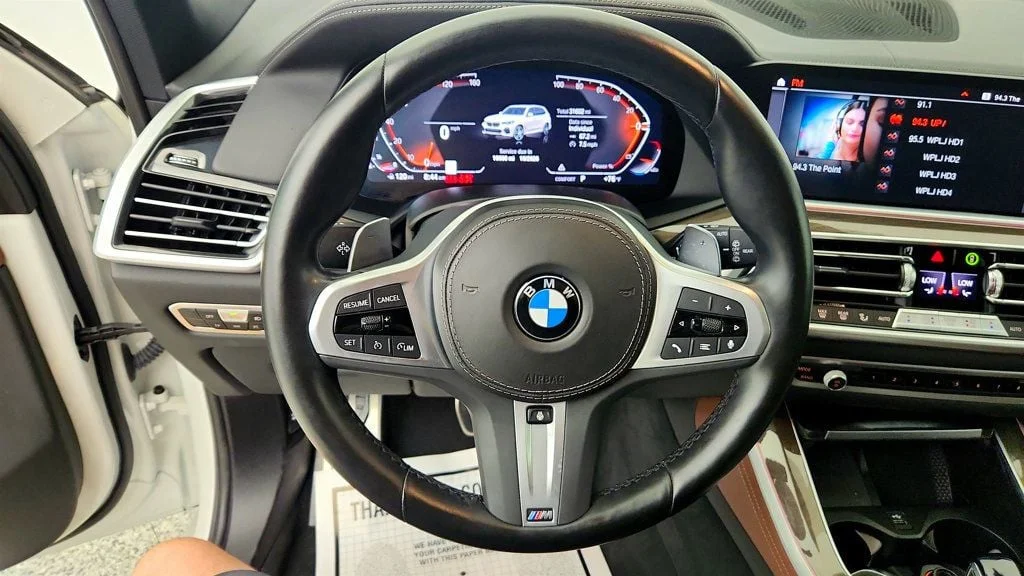 Used 2023 Mineral White Metallic BMW xDrive30i SAV w/ M Sport Pkg & Premium Pkg image 14