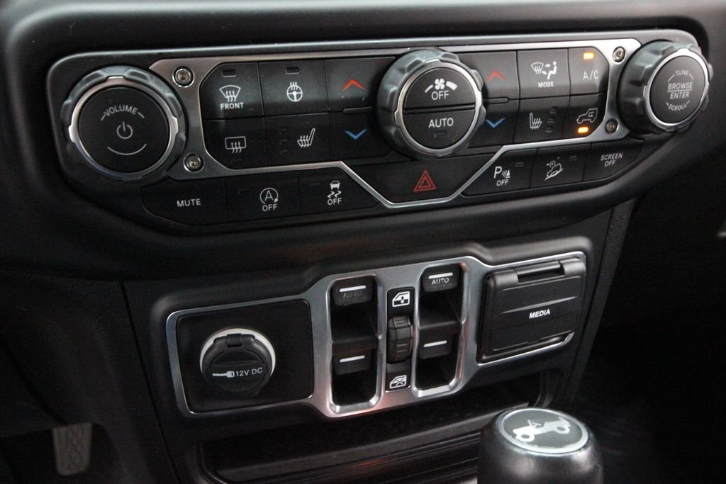 Used 2019 Red Jeep Unlimited Sahara image 21