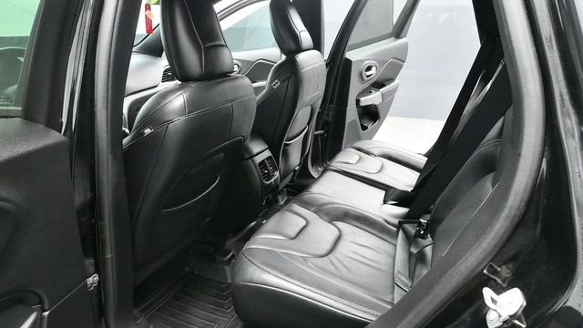 Used 2021 Black Jeep Latitude Lux image 12