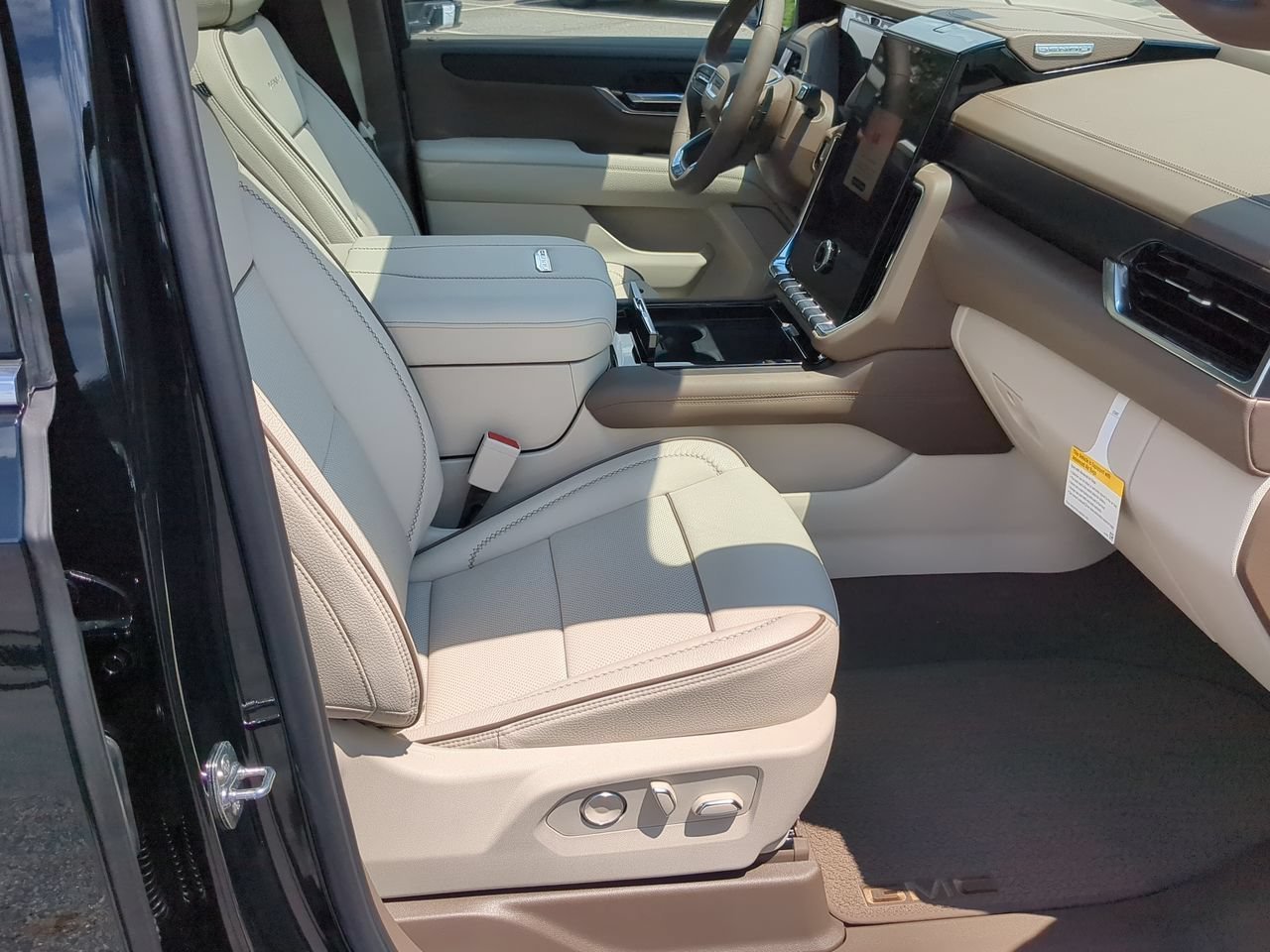 2026 GMC Yukon Denali - Photo 29