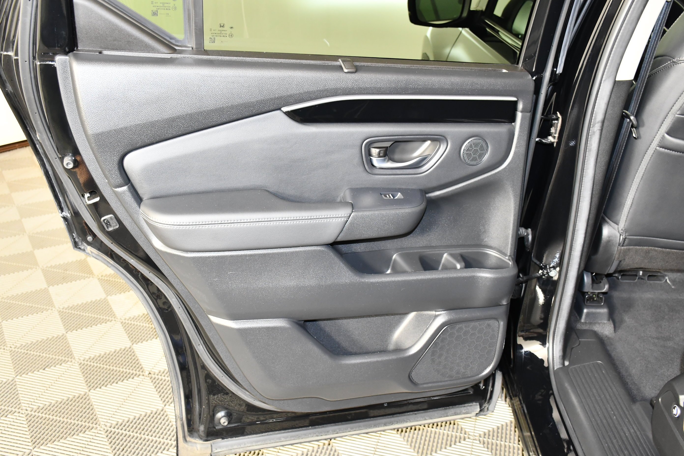 Used 2024 Crystal Black Pearl Honda EX-L 8 Passenger image 26