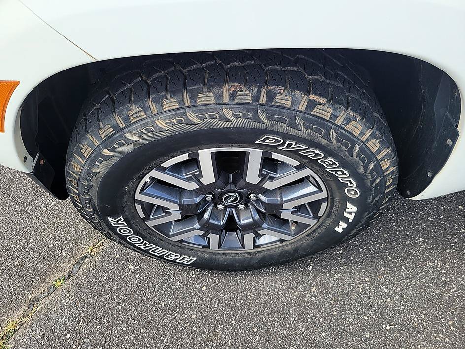 Certified Used 2022 Glacier White Nissan SV image 7