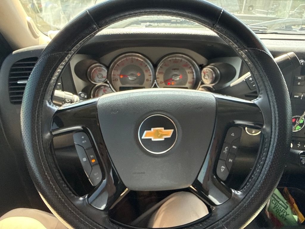Used 2013 Black Chevrolet LT image 9