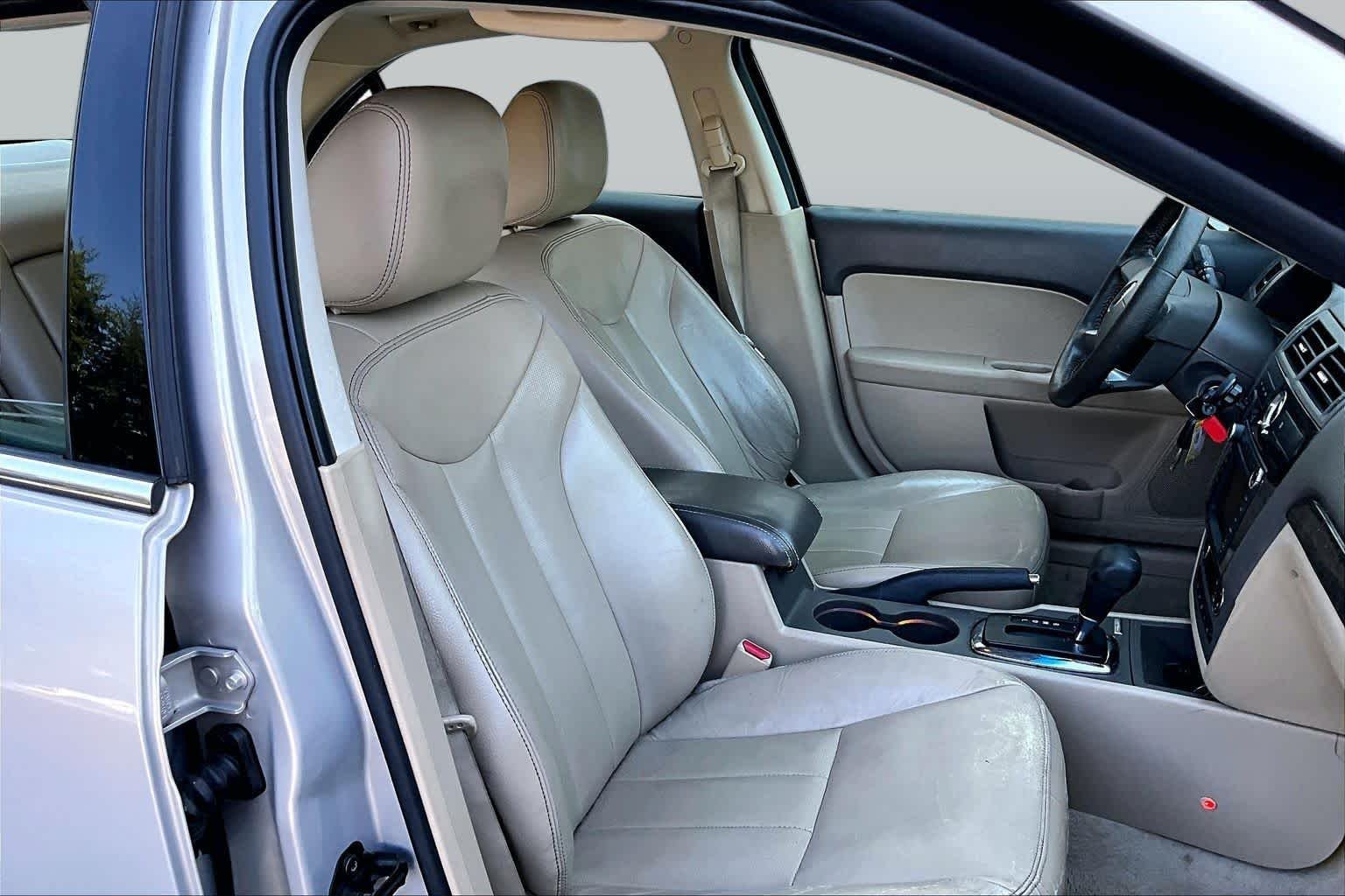 Used 2009 Tuxedo Black Metallic Mercury Premier image 8