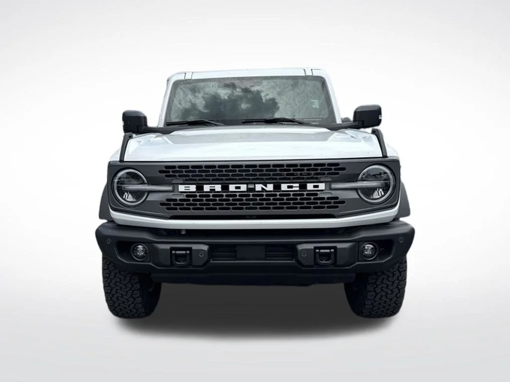 Used 2025 Oxford White Ford Badlands image 3