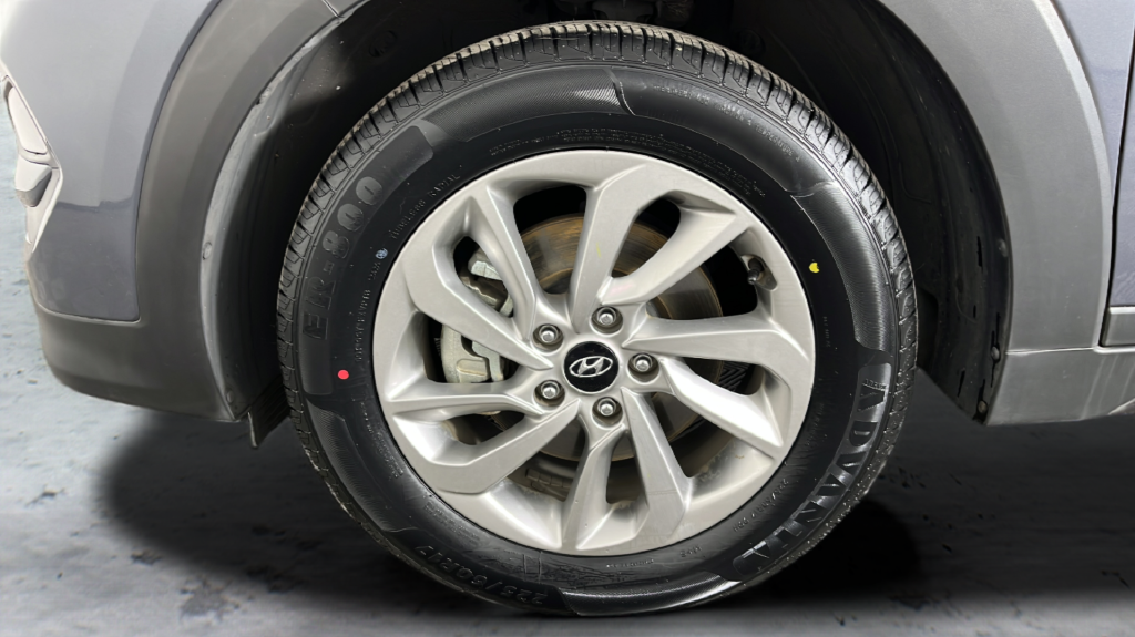 Used 2016 Grey Hyundai SE image 43