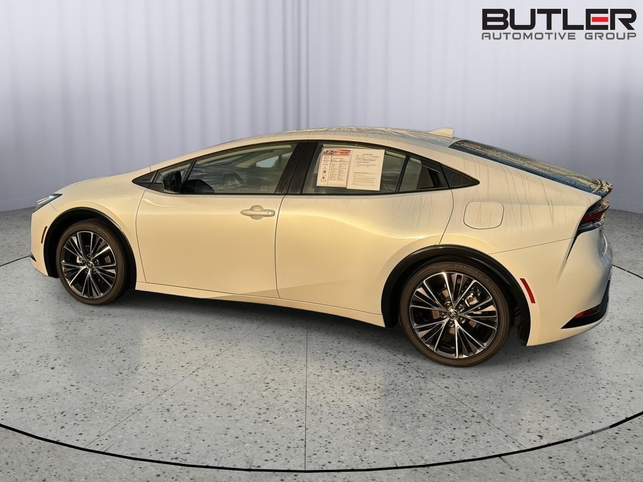 Certified Used 2025 Wind Chill Pearl Toyota XLE image 3