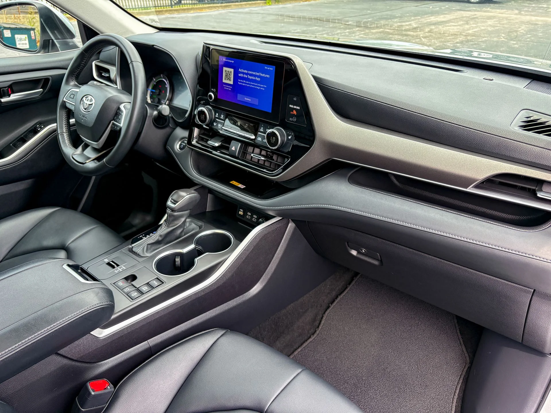 Used 2024 Silver Toyota XLE image 27