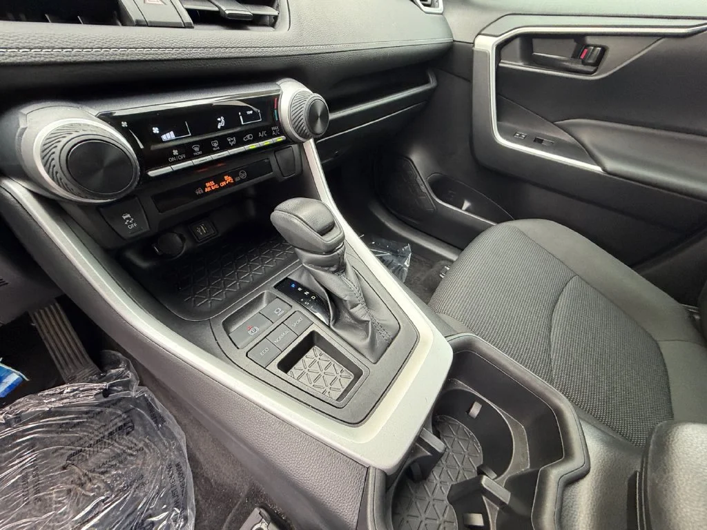Used 2023 White Toyota LE image 22