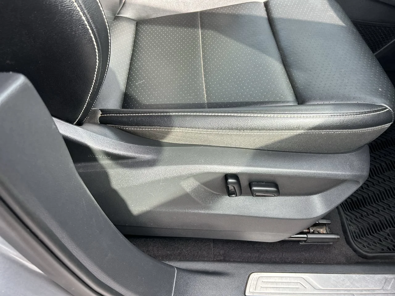 Used 2022 Gray Volkswagen 2.0T SEL image 14