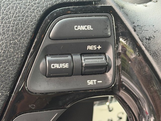 Used 2018 Red Kia S image 22
