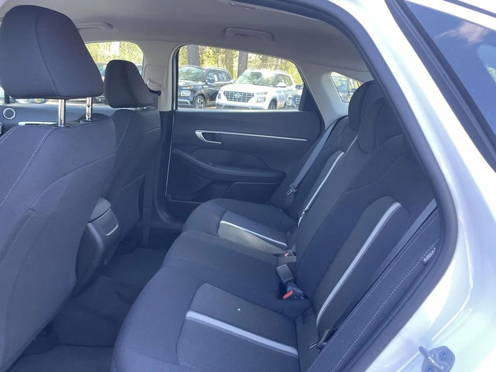New 2026 White Hyundai SE image 10