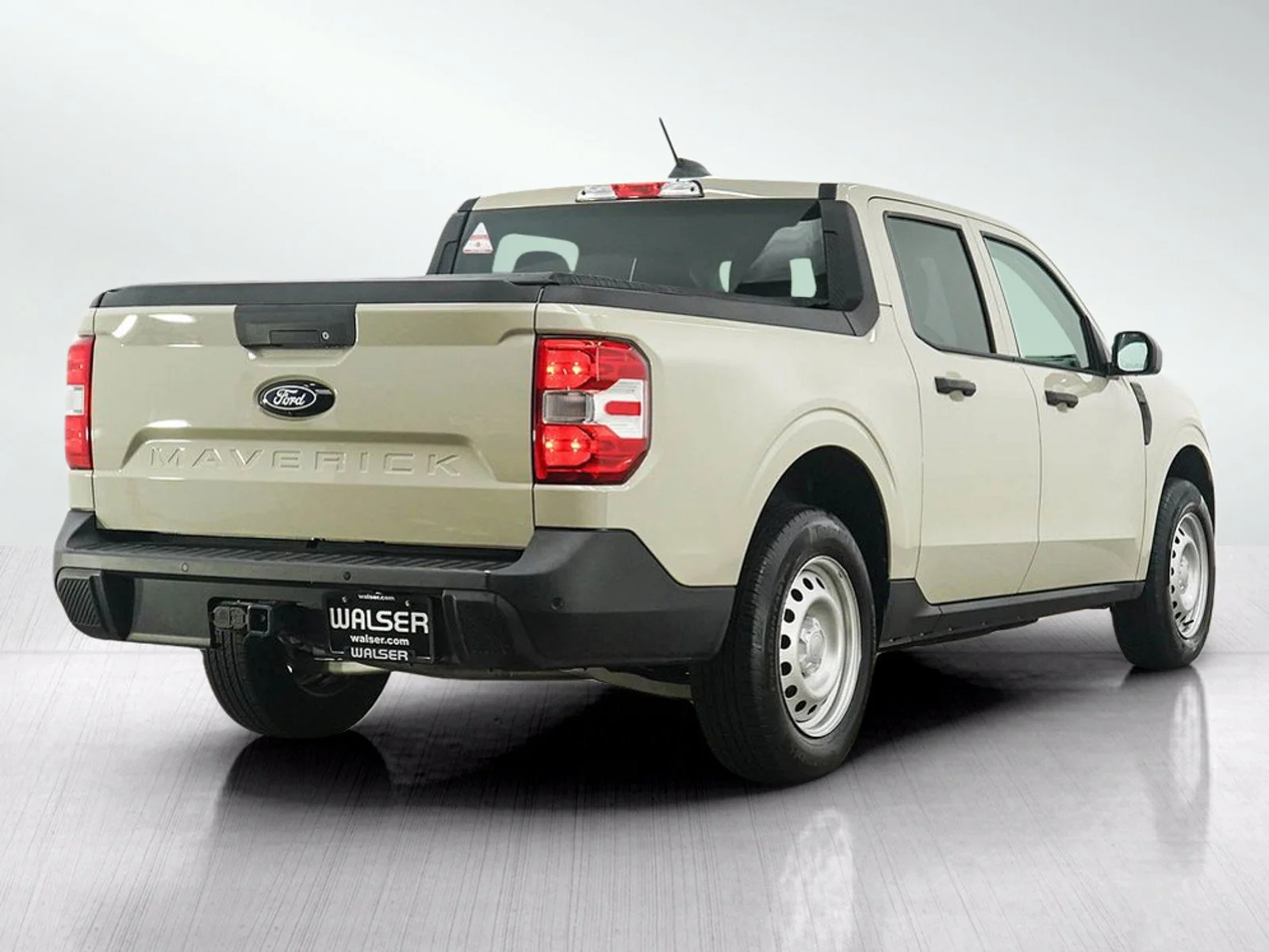Used 2025 Beige Ford XL image 6