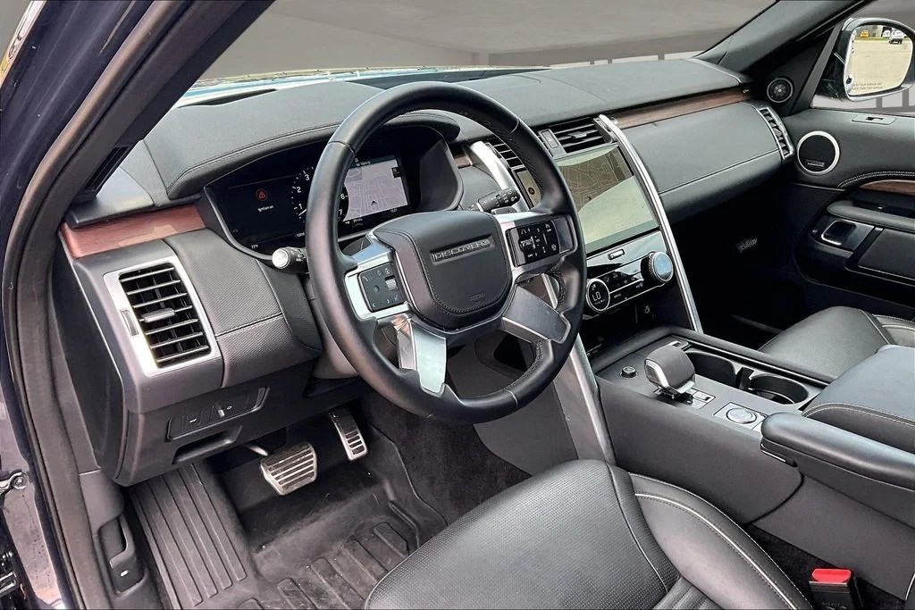 Used 2024 Blue Land Rover Dynamic SE image 12