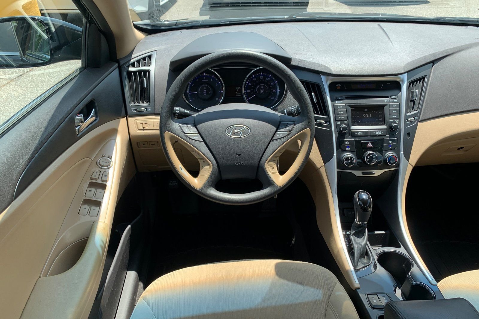 Used 2014 Black Hyundai GLS image 16