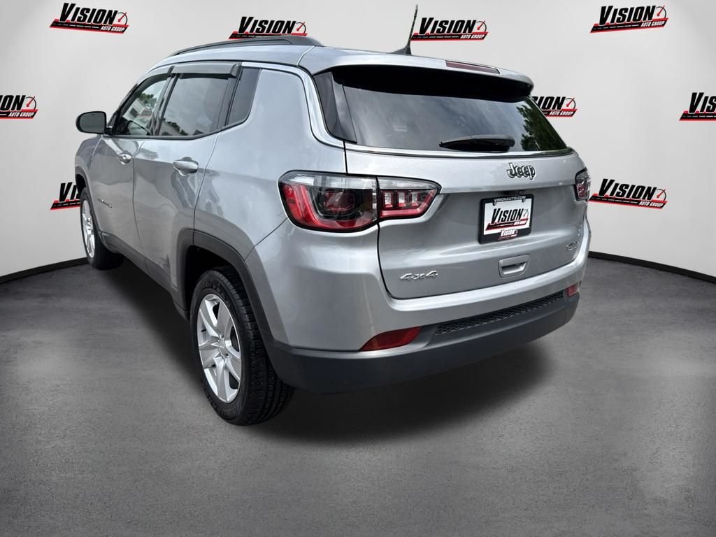 Used 2022 Silver Jeep Latitude image 7