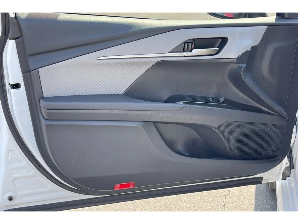 Used 2025 Ice Cap Toyota SE image 12