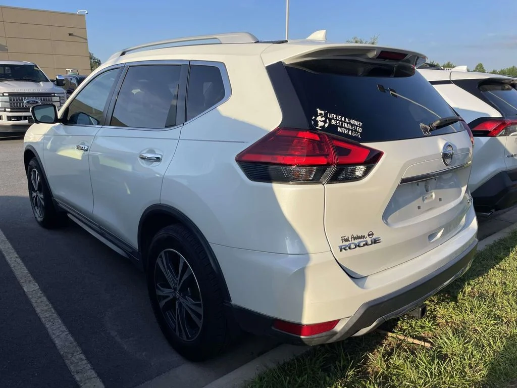 Used 2017 Pearl White Nissan SL image 3
