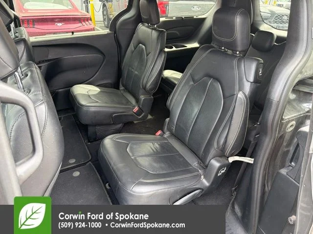 Used 2018 Gray Chrysler Touring L image 12