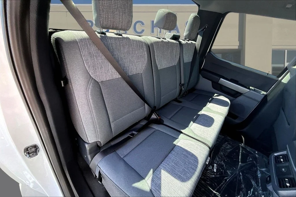New 2027 Oxford White Ford F-250® XLT image 10