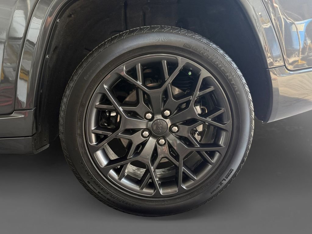 Used 2025 Gray Jeep Summit image 16
