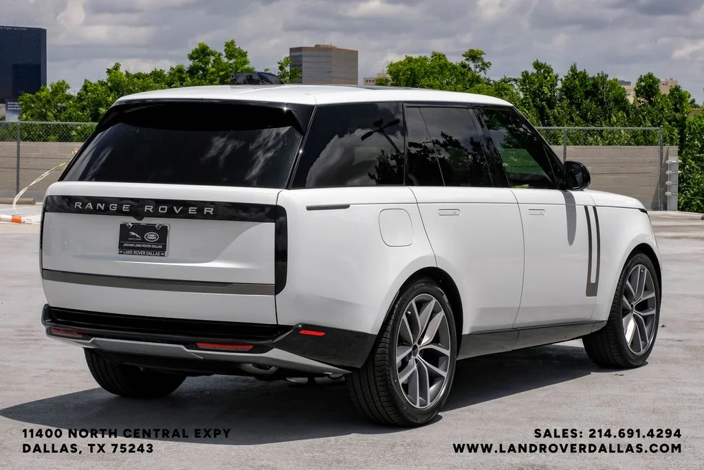 New 2026 Fuji White Land Rover SE image 8