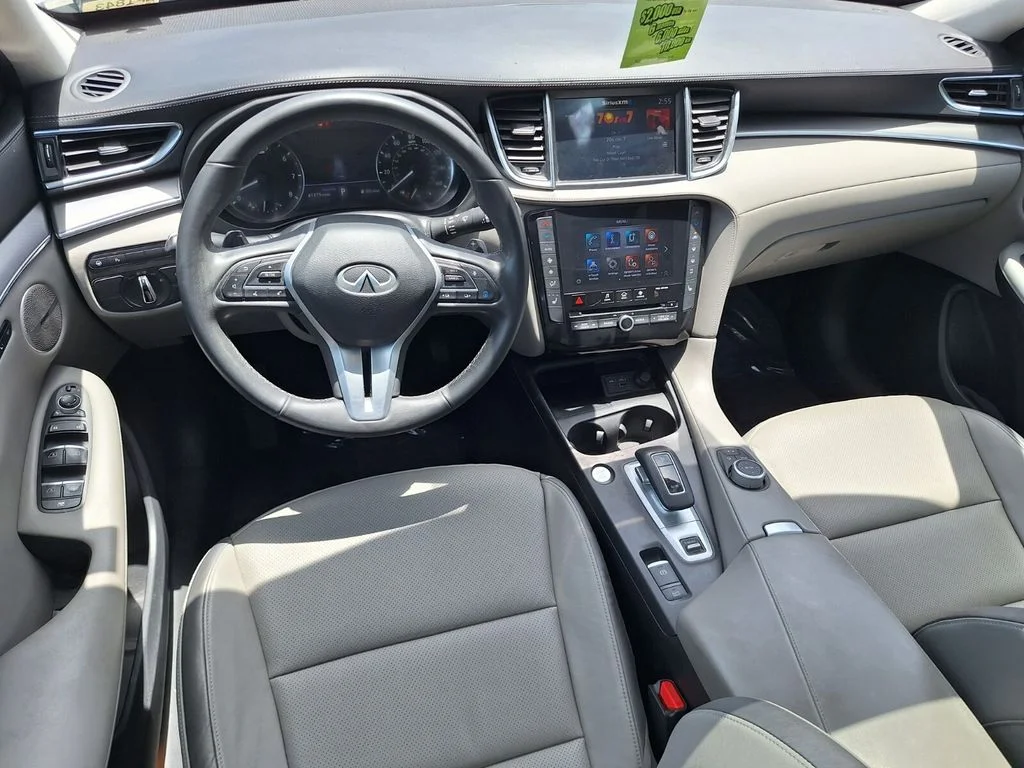 Used 2023 White INFINITI LUXE image 9