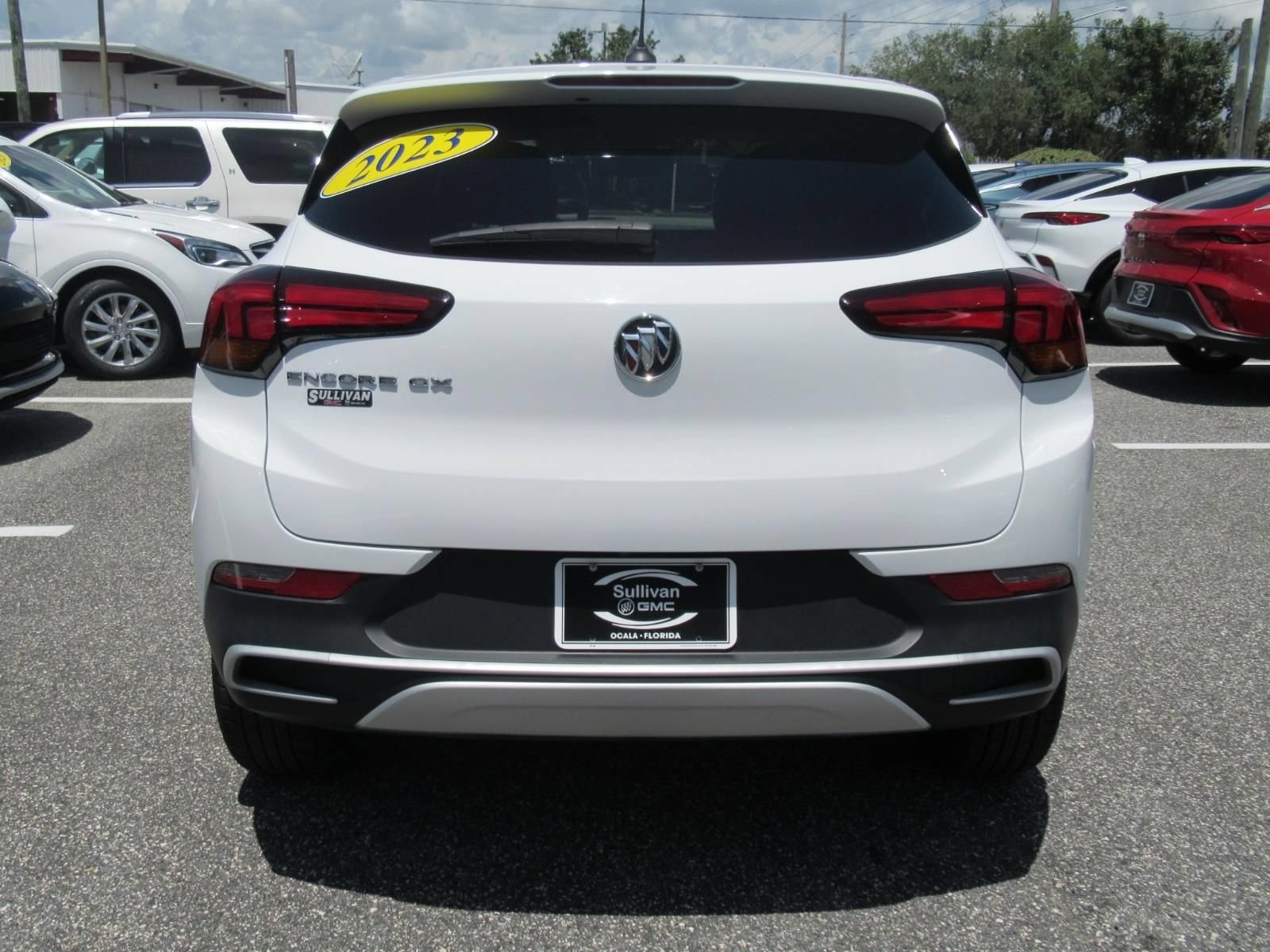 Used 2023 SUMMIT WHITE Buick Preferred image 6
