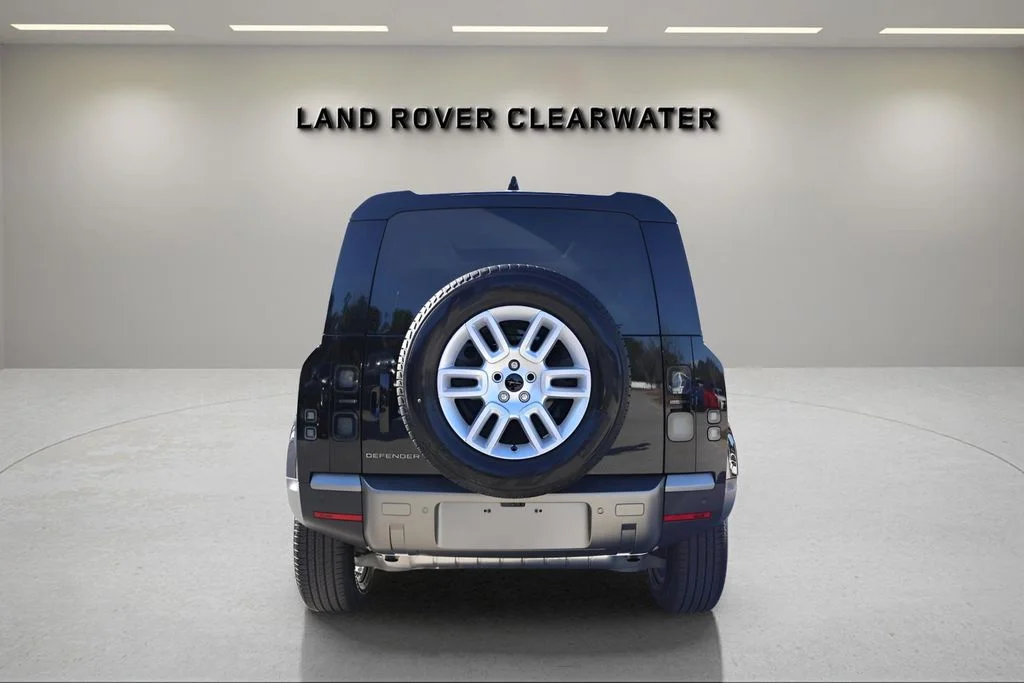 New 2026 Santorini Black Land Rover S image 4