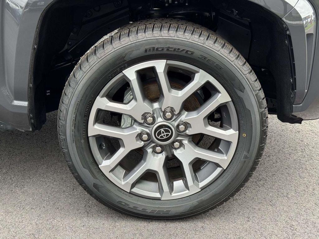 Used 2025  Toyota SR5 image 26