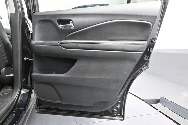 Used 2016 Black Honda EX-L image 40