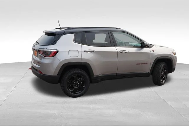 Used 2023 Silver Jeep Trailhawk image 4
