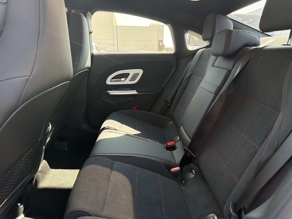 New 2027 MANUFAKTUR Alpine Grey Mercedes-Benz CLA 220 image 6
