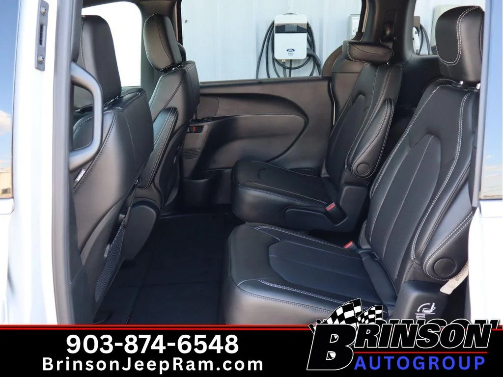 2026 Chrysler Pacifica Select - Photo 8