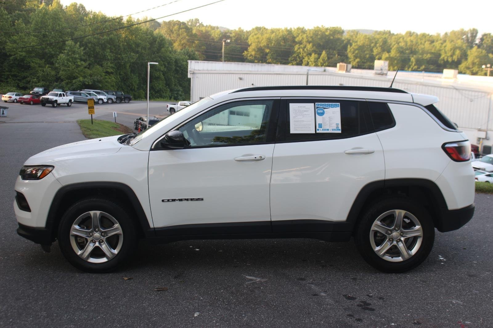 Used 2024 White Jeep Latitude image 4
