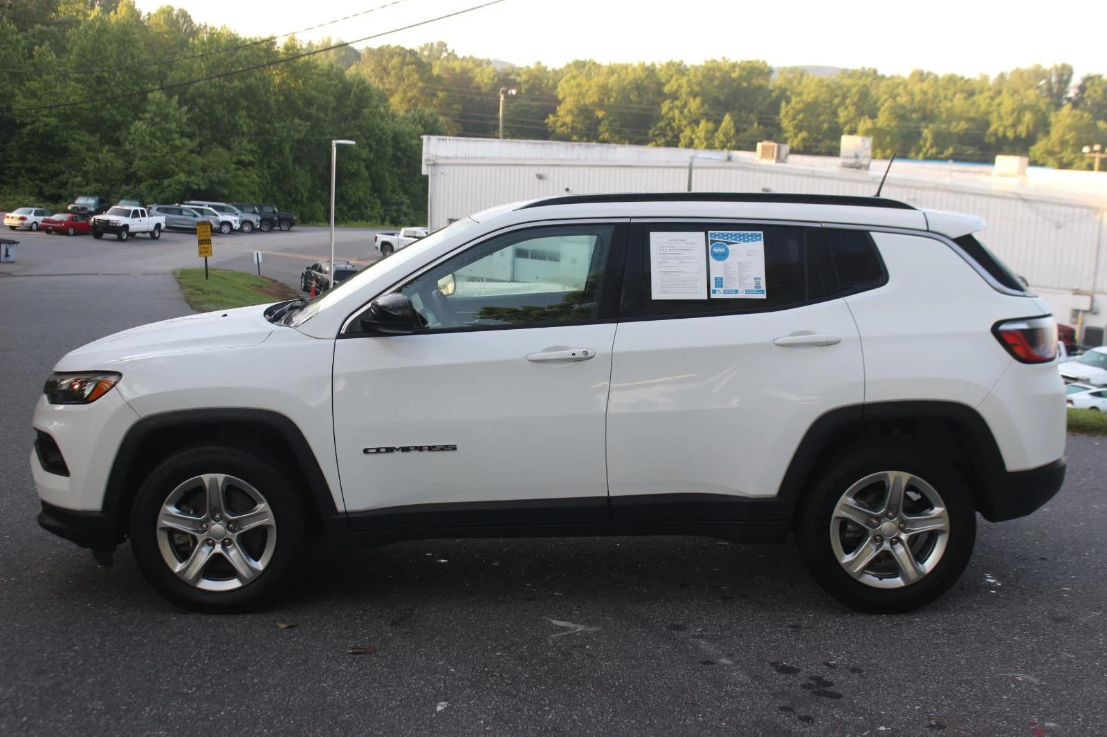 Used 2024 White Jeep Latitude image 4