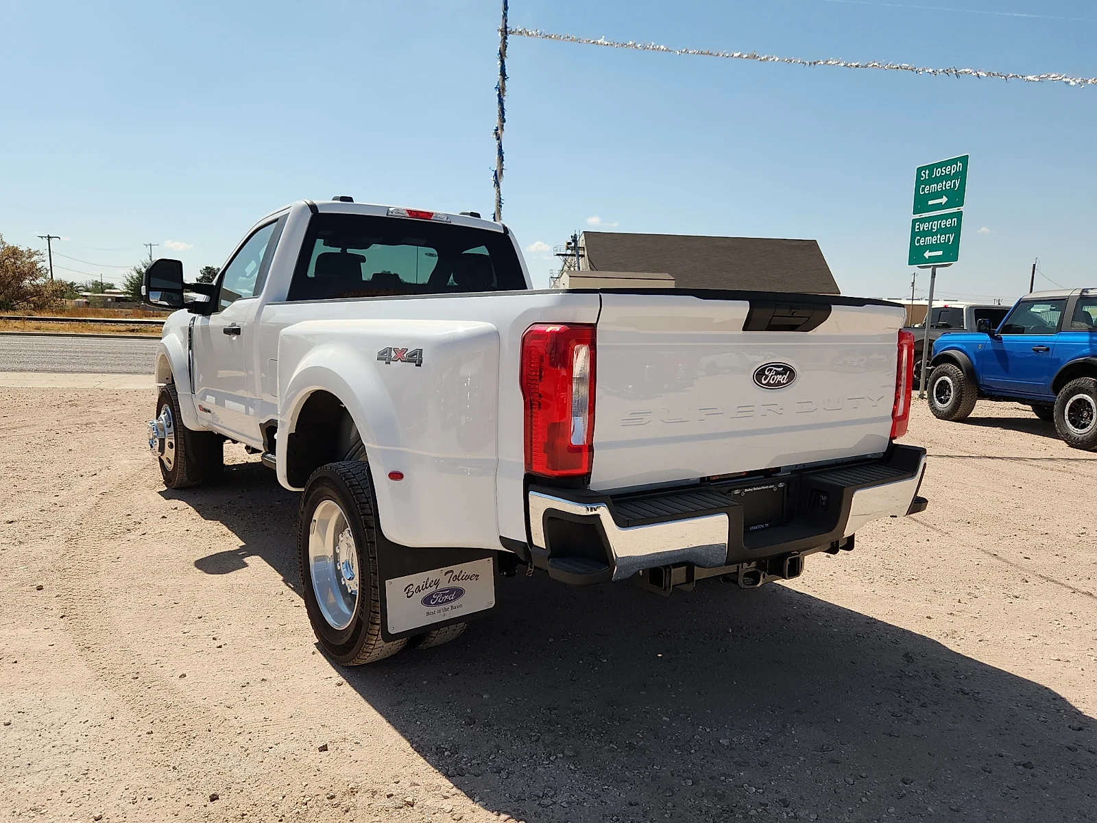 New 2027 Oxford White Ford XLT image 5