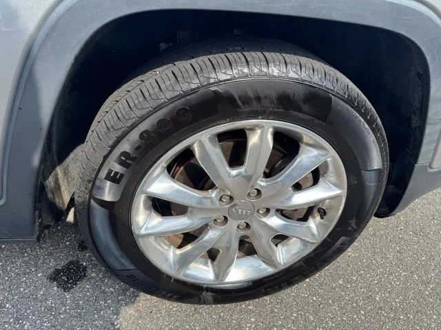 Used 2016 Silver Jeep Limited image 10