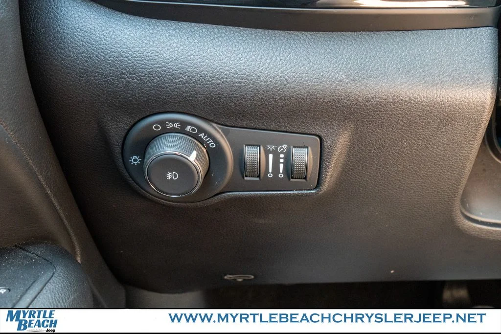 Certified Used 2022 Granite Crystal Metallic Clearcoat Jeep Trailhawk image 29